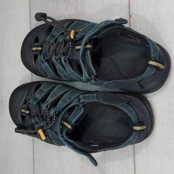 Keen Outdoor Big Kids Youth Sandals Shoes Waterproof Hiking Comfort sz 3 - Picture 6 of 12